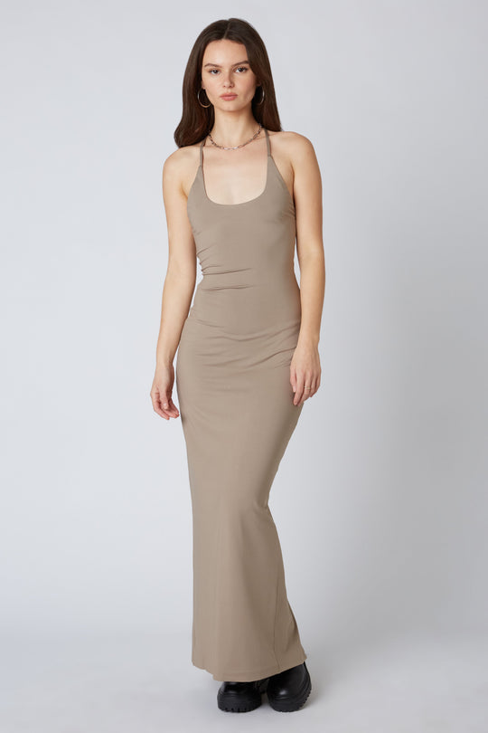 ROMANTIC MOMENTS FORM-FITTING BACKLESS MAXI DRESS - TAUPE