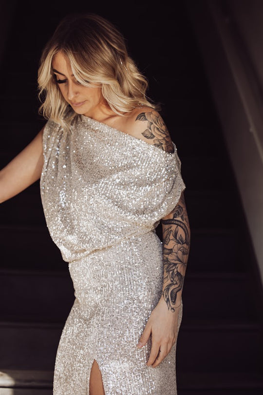 PREMIERE NIGHT SEQUIN OFF-THE-SHOULDER TOP - GOLD SILVER